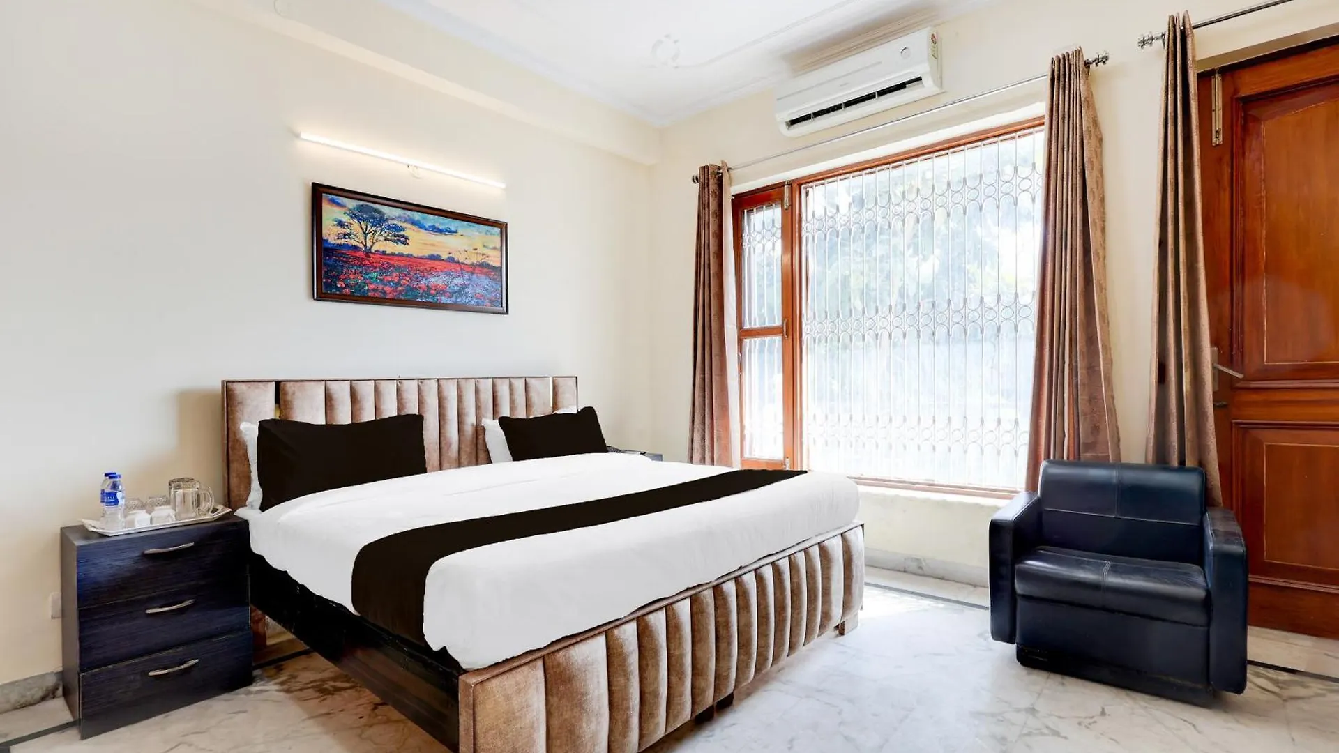 Hotel O Lotus Stay Gurgaon