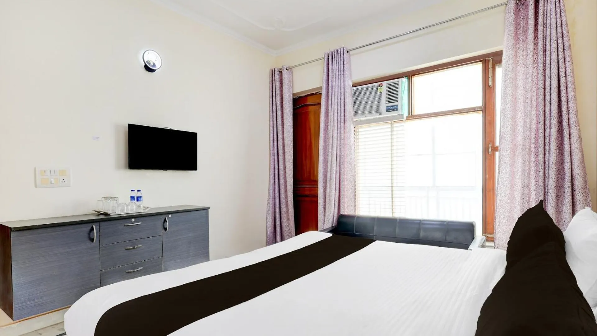 Hotel O Lotus Stay Gurgaon India