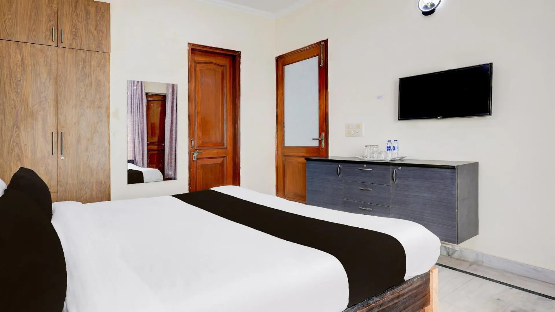 Hotel O Lotus Stay Gurgaon